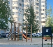 В 10 минутах ходьбы станция метро "Козья Слобода!<br /><br /><em><strong>О квартире:</strong></em><br />-площадь квартиры 55 кв.м<br />- комнаты 18 и 12 кв.м.<br />- кухня 9,5 кв.м<br />- большая лоджия <br />- в квартире хороший ремонт, из мебели- кухонный гарнитур с встроенной техникой, кондиционер, холодильник, диван, шкаф-купе, шкаф в гостиной, стенка, кровать 2-спальная, шкаф в спальне.<br />- раздельный сан.узел в кафеле<br /><br /><br /><em><strong>О доме:</strong></em><br />- выгодное удобное расположение дома<br />- идеально чистый подъезд<br />- детская площадка и благоустроенная территория<br /><br /><strong><em>Инфраструктура:</em></strong><br /><br />Развитая инфраструктура, рядом детские сады и школы, магазины, остановка общественного транспорта, метро<br /><br />Рядом улицы: Чистопольская, Ямашева, Мусина, Четаева, Бондаренко, Абсалямова, Сибгата Хакима, Чуйкова, Короленко.<br />Звоните, договоримся о встрече и покажем в удобное для Вас время.<br /><br /><br /><strong>АН «МЕГАЛИТ» основано в 2004 году.