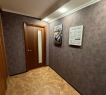 <strong><span style="text-decoration:underline;">Купить квартиру с максимальным количеством преимуществ- это к нам!</span></strong><br /><br /><span style="text-decoration:underline;"><strong>О КВАРТИРЕ</strong></span><br />* Комфортный второй этаж, кирпичного дома.<br />* Просторные комнаты<br />* Две лоджии (обшиты деревянной рейкой)<br />* Кухонный гарнитур (производство Германия) со встроенной техникой Ariston, посудомоечная машина Bosh.<br />* Напольное покрытие ламинат, плитка.<br />* Кондиционер Samsung.<br />* Поменяна электрика. <br />* Просторная ванная комната с душевой кабиной и глубокой ванной.<br />* Гардеробное помещение<br /><br />​​​​​​​<br />Московский район, давно является идеальным местом для проживания.