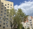- Обои в светлых тонах, выровненные стены потолки, на полу линолеум.
- Мебель и бытовая техника обсуждается.