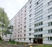 В зале шкаф и новый диван-кровать.