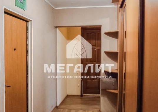 Квартира поделена на 2 зоны.