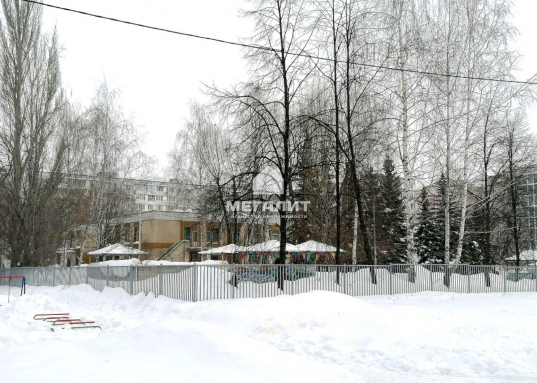 <strong>     Прекрасная возможность купить трехкомнатную квартиру, расположенную по адресу г. Казань, Ново-Савиновский район, ул. Адоратского, дом 28.</strong><br />        <br /><strong>    Для покупки данной квартиры возможно оформление ипотеки, а также использование материнского капитала, что делает квартиру еще более привлекательной для семей с детьми.