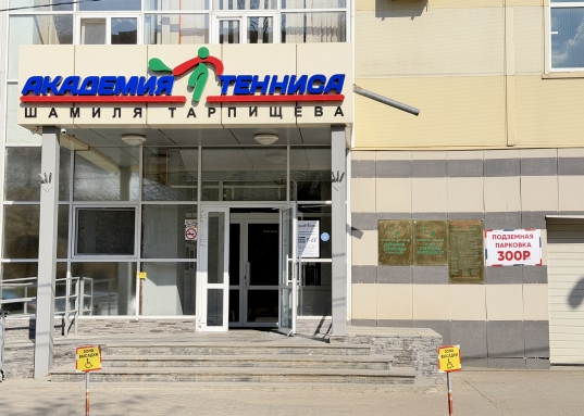 квартиру в малоквартирном приватном ЖК в 15 минутах от центра Казани?</strong><br /><br />Новый премиальный ЖК Адмирал построен в сердце Адмиратейской Слободы и носит гордое имя адмирала Колчака, что продиктовано историей места.<br /><br />ОБ ИСТОРИИ:<br />Адмиралтейская Слобода - ранее с.