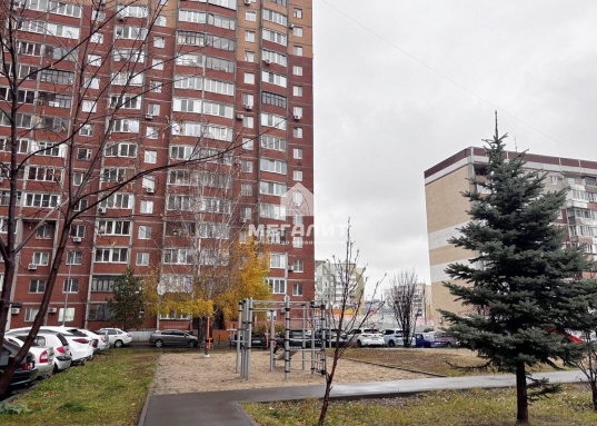 Адрес: ул. Победы пр-кт, дом 152/33, Количество комнат: 2, Общая площадь: 62 м<sup>2</sup>, Жилая площадь: 35 м<sup>2</sup>, Площадь кухни: 10 м<sup>2</sup>, Этаж: 3/16, Тип дома: Кирпичный, Район: Советский