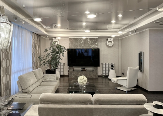 <strong>Хотите купить готовый к проживанию пентхаус с прямым видом на Кремль?<br /><br />В продаже эксклюзивно представлен пентхаус в жилом комплексе «Берег»!</strong><br /><br /><span style="text-decoration:underline;">Адрес: Меридианная, 1. </span><br /><br />10-ый этаж десятиэтажной секции.