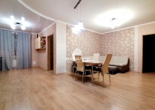 Предлагаю купить 3-комнатную квартиру в 500 метрах от ст. метро.