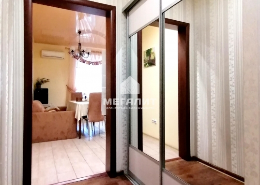 Адрес: ул. Чистопольская, дом 74, Количество комнат: 3, Общая площадь: 97 м<sup>2</sup>, Жилая площадь: 54.7 м<sup>2</sup>, Площадь кухни: 15.4 м<sup>2</sup>, Этаж: 2/9, Тип дома: Кирпичный, Район: Ново-Савиновский