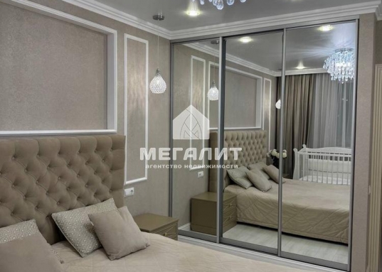 Главным подарком для покупателей является наличие в квартире всей необходимой мебели и техники!!!