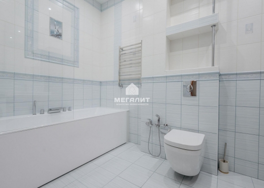 А отсутствие пробок в этом направлении является весомым преимуществом (10 мин до центра Казани). <br />Эко парк "Харовое озеро" прямо у дома - живописный уголок природы в самом сердце Казани.