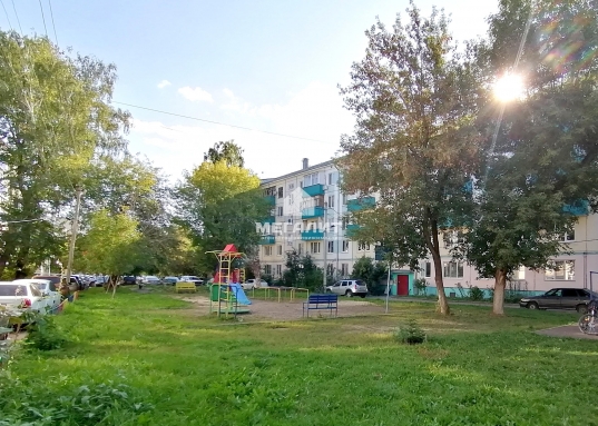 Продаю две комнаты в трехкомнатной квартире