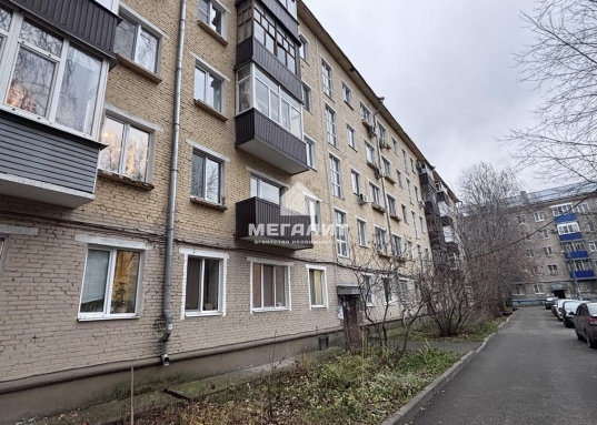 Адрес: ул. Ибрагимова пр-кт, дом 35, Количество комнат: 2, Общая площадь: 42.9 м<sup>2</sup>, Жилая площадь: 28 м<sup>2</sup>, Площадь кухни: 6 м<sup>2</sup>, Этаж: 3/5, Тип дома: Кирпичный, Район: Московский