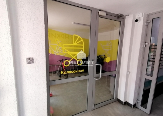 Рядом великолепный парк "Крылья Советов", спортивная школа "Авиатор", стадион "Рубин", спортивная федерация каратэ, спортивный комплекс "Триумф" по ул. О.