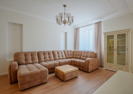 Адрес: ул. Мулланура Вахитова, дом 8, Количество комнат: 4, Общая площадь: 131.5 м<sup>2</sup>, Жилая площадь: 80 м<sup>2</sup>, Площадь кухни: 18 м<sup>2</sup>, Этаж: 2/5, Тип дома: Кирпичный, Район: Кировский