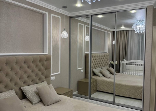 Главным подарком для покупателей является наличие в квартире всей необходимой мебели и техники!!!