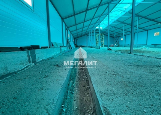 Идеален для самых разных задач.<br />• Универсальность: Подходит для фермерского хозяйства, организации складских помещений, производства, хранения и ремонта автотранспорта.<br />• Коммуникации: Мощность электричества 60 кВт, собственная скважина, септик – все готово к работе!<br />* Вентилируемая кровля, автоматическая механизированная система очистки, утепленный монолитный фундамент, распашные ворота.<br /><br /><span style="text-decoration:underline;"><strong>Почему этот объект – шикарное вложение?<br /></strong></span><br />• Перспективы развития: Земля сельхоз назначения открывает широкие возможности для агробизнеса.<br />• Готовая инфраструктура: Ангар, коммуникации – значительная экономия времени и средств на обустройство.<br />• Удачное расположение: Близость к населенным пунктам (Богородское, Первое мая, Арышхазда, Гильдеево, Кулаево, Шали, Ильинский) обеспечивает доступ к трудовым ресурсам и рынкам сбыта.<br />• Ваш собственный бизнес: Создайте прибыльное предприятие на перспективной территории!<br /><br /><span style="text-decoration:underline;"><strong>Варианты использования безграничны:<br /></strong></span><br />• Выращивание овощей, фруктов, зерновых культур<br />• Животноводство<br />• Производство и переработка сельхозпродукции<br />• Складские комплексы<br />• Ремонт и обслуживание техники<br />• И многое другое!<br /><br />Не упустите уникальную возможность!<br /><br /><strong>Возможен ЛИЗИНГ, ипотека.</strong><br /><br />Звоните прямо сейчас и узнайте подробности!<br />ГАБ, Готовый бизнес, Производственная база, Земельный участок, Сельхозназначение, купить, Ангар, Стоянка, Хранение автотранспорта, промышленное назначение.