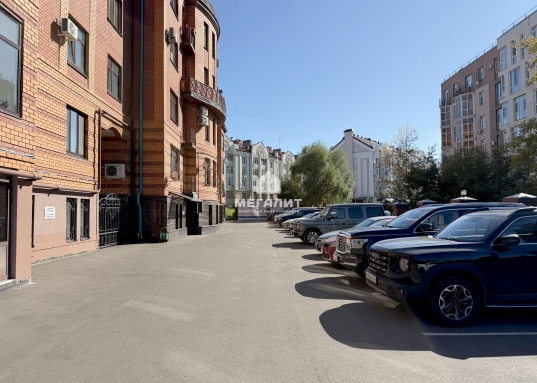Вести бизнес здесь очень удобно и представительно.<br /> <br />Заинтересовались?<br />Звоните, пишите.<br />Своевременно обеспечим дополнительной информацией, договоримся об осмотре.<br /><br />​​​​​​​<strong><em>С уважением, ваш гид в мире недвижимости, Шахимарданова Гузель.</em></strong><br /><br /><strong><em>АН «МЕГАЛИТ» основано в 2004 году.