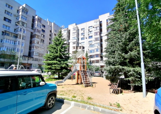 Адрес: ул. Космонавтов, дом 41, Количество комнат: 4, Общая площадь: 128.1 м<sup>2</sup>, Жилая площадь: 72.8 м<sup>2</sup>, Площадь кухни: 15 м<sup>2</sup>, Этаж: 5/10, Тип дома: Кирпичный