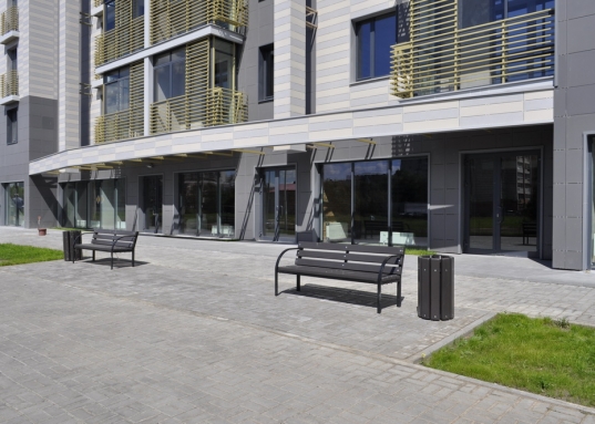 Локация:
- исторический центр города Казани
- первая линия ул. Островского
- вблизи станции метро «Суконная слобода»
- первый этаж жилого дома бизнес-класса

Описание:
- общая площадь помещения 93,7 кв.м.
- удобная планировка
- презентабельная входная группа
- место под вывеску
- большие витражные окна
- большой торговый зал
- коммуникации: водоснабжение, водоотведение, вентиляция, электроснабжение.