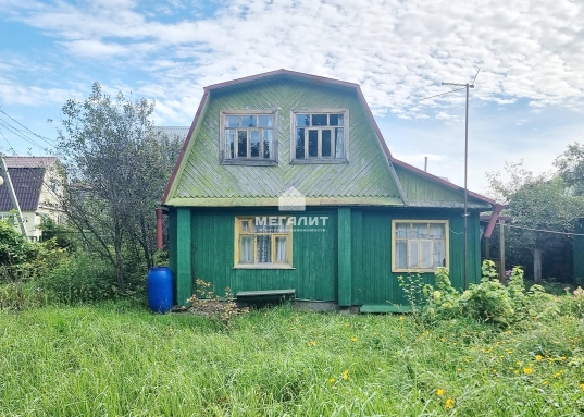 По аллеям- щебень, покрытый асфальтной крошкой.<br /><br />Площадь дачного домика  (каркасник) - 52,5 кв.м.<br />1 этаж: кухня, две спальные комнаты.<br />2 этаж: две спальные комнаты.<br /><br />Площадь бани (на дровах) - 60,0 кв.м. <br /><br />Площадь земельного участка 5,17 сотки.<br /><br />В СНТ есть свет, газ, вода.