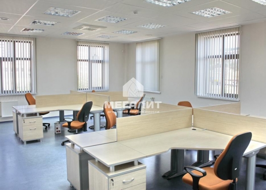 Имеется собственная трансформаторная подстанция с двумя трансформаторами мощностью 1000 кВт каждый, автоматическая телефонная станция «Alcatel», а также серверное оборудование и компьютерная сеть.<br /><br />• Мощная установка централизованной приточно-вытяжной вентиляции с системами рекуперации и фильтрации обеспечивает круглосуточный обмен воздуха в помещениях.<br /><br />• Система кондиционирования всех помещений с поддержкой индивидуального микроклимата.<br /><br />• Для отопления помещений и подготовки горячей воды здание оборудовано собственным тепловым пунктом, подключенным к городским сетям теплоснабжения.<br /><br />• Лифт фирмы KONE грузоподъемностью 630 кг, с пятью посадочными площадками на этажах и в цоколе здания.<br /><br />• Для обеспечения безопасности здание оборудовано системами видеонаблюдения, контроля доступа, охранно-пожарной сигнализацией, системой пожаротушения и дымоудаления.<br /><br /><strong>Данный объект полностью готов к эксплуатации и с нетерпением ждет новых владельцев, чтобы на деле подтвердить свои уникальные преимущества.</strong><br /><br />Стоимость продажи:  980 млн.руб.