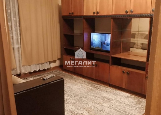 Адрес: ул. Воровского, дом 1, Количество комнат: 2, Общая площадь: 44.7 м<sup>2</sup>, Жилая площадь: 28 м<sup>2</sup>, Площадь кухни: 5.8 м<sup>2</sup>, Этаж: 3/1, Тип дома: Кирпичный
