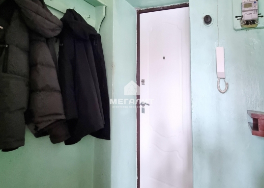 В квартире установлены новые чугунные батареи, в кухне колонка полуавтомат- у Вас  всегда будет горячая вода. <br /><br />Для покупки данной квартиры возможно оформление ипотеки, а также использование материнского капитала, что делает квартиру еще более привлекательной для семей с детьми.