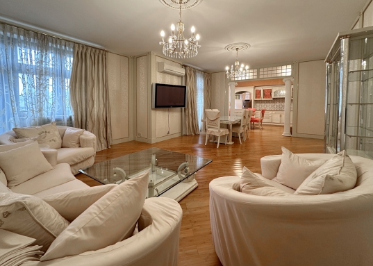 Она создана для тех, кто привык к лучшему и ценит качество во всём.</p><p><strong>Звоните, чтобы узнать больше и договориться о просмотре!<br /><br /><br /><br /></strong><em><strong>С уважением, ваш гид в мире недвижимости, Шахимарданова Гузель.</strong></em><br /><br /><em><strong>АН «МЕГАЛИТ» основано в 2004 году.