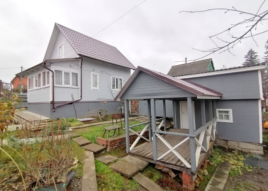 Рядом магазины, школа, детский сад, мечеть.