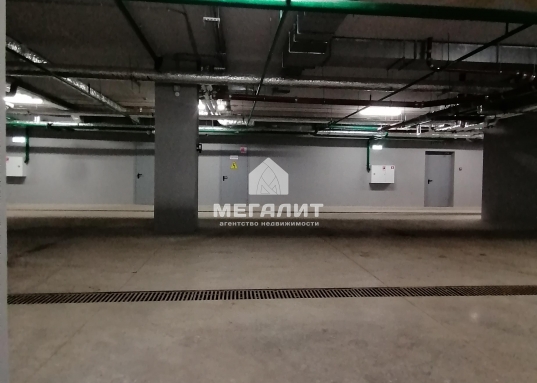 <h2>Общее описание</h2>     Снять в долгосрочную аренду помещение, расположенное на центральной улице Ново-Савиновского района по адресу ул. Ямашева, д. 33А.<br /><br /><strong>      О помещении:</strong><br />      - первая линия, вход со стороны улицы;<br />      - есть свой отдельный заезд для автомобилей;<br />      - цоколь;<br />      - отдельный вход;<br />      - сан/узел;<br />      - площадь помещения 600кв.м.;<br />      - круглосуточный доступ;<br />      - вместительная парковка перед зданием;<br />      - предоставляются арендные каникулы;<br />      - арендная плата с НДС<br /> <br />        Помещение расположено в новом здании нового бизнес-центра, на пересечении с ул. Абсалямова, в шаговой доступности от ул. Чистопольская, ул. Меридианная и ул. Бондаренко. Огромный пешеходный и автомобильный трафик, большой паркинг перед зданием. Напротив здания остановка общественного транспорта.