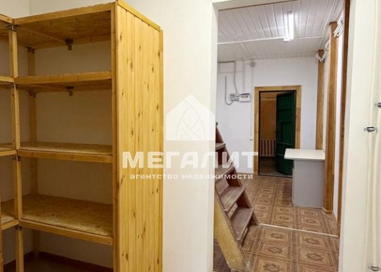 Площадь 35 кв.м.,  Стоимость аренды за 1 кв.м. площади 400 руб/месяц.+ коммунальные услуги.