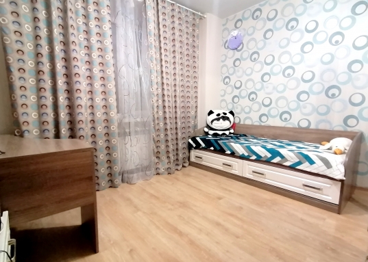 При продаже остается вся мебель и техника, а также предметы интерьера.<br />    <br />      Дом расположен в центре Авиастроительного района, до станции метро 500 метров.