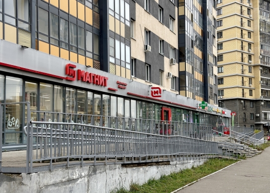 квартиру в ЖК "Светлая долина" - одном из самых востребованных семейных ЖК в Советском районе г. Казани со своей развитой инфраструктурой.<br /><br /><strong>Квартира общей площадью 41,3 м2 расположена на 10 этаже 19-этажного дома полностью готова к комфортному проживанию:</strong><br />- квадратная кухня 9.7 м2 с выходом на застеленную лоджию<br />- комната 17.3 м2 + отдельная гардеробная, благодаря чему в комнате всегда будет порядок<br />- просторный совмещенный санузел с ванной и новым накопительным водонагревателем<br />- по договоренности готовы оставить мебель<br /><br />Современный двор с большой детской площадкой, зоной ворк аута, футбольной и баскетбольной площадкой. <br /><br /><strong>Приобретая эту квартиру Вы получаете больше, чем стены, а именно:</strong><br /><br />1.