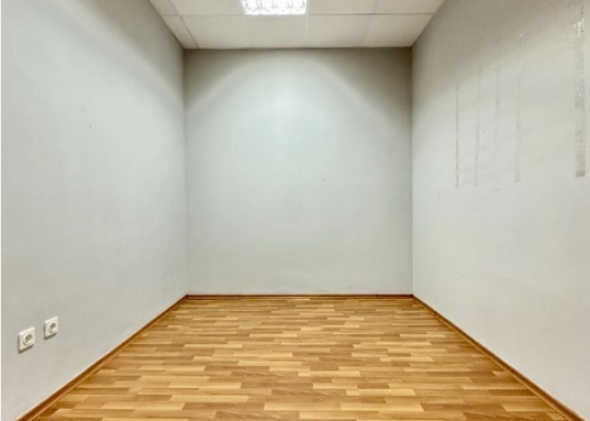 Светлый офис состоит из 3-х кабинетов и собственного сан.узла.