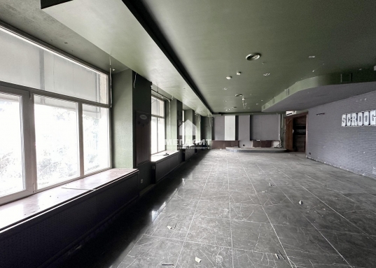 Кабан, Старо-Татарской слободой, ТРК "Кольцо" и др.<br /><br />Рядом находятся улицы: Бутлерова, Островского, Петербургская, Спартаковская, Салимжанова, Назарбаева, Павлюхина.