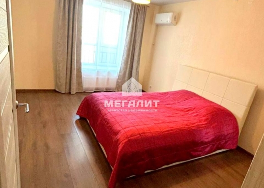 Адрес: ул. Азата Аббасова, дом 8, Количество комнат: 2, Общая площадь: 53 м<sup>2</sup>, Жилая площадь: 34 м<sup>2</sup>, Площадь кухни: 12 м<sup>2</sup>, Этаж: 7/10, Тип дома: Кирпичный