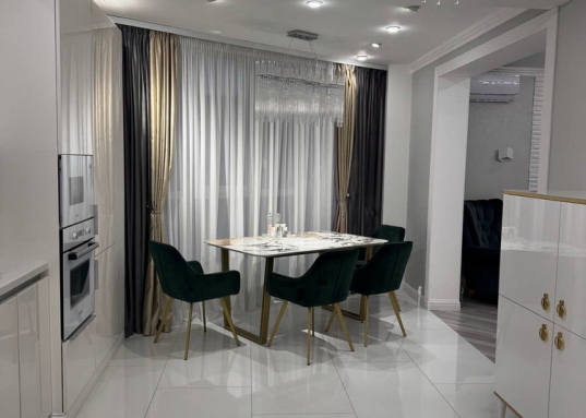 Адрес: ул. Победы пр-кт, дом 139Ак1, Количество комнат: 3, Общая площадь: 98 м<sup>2</sup>, Жилая площадь: 57 м<sup>2</sup>, Площадь кухни: 14 м<sup>2</sup>, Этаж: 15/18, Тип дома: Кирпичный, Район: Советский