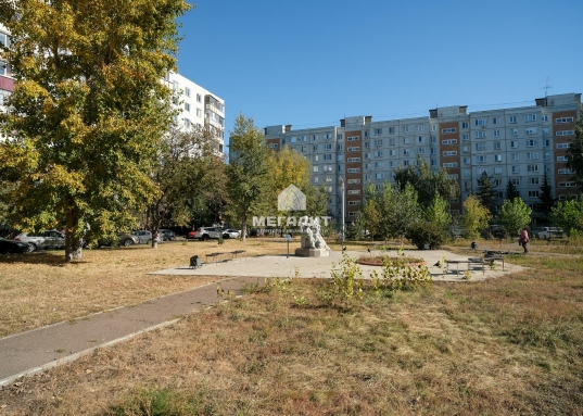 Адрес: ул. Академика Лаврентьева, дом 10, Количество комнат: 3, Общая площадь: 68.5 м<sup>2</sup>, Жилая площадь: 38.8 м<sup>2</sup>, Площадь кухни: 8.7 м<sup>2</sup>, Этаж: 8/9, Тип дома: Панельный, Район: Ново-Савиновский