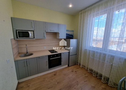 Новый жилой комплекс "Острова", новый дом, чистый подьезд, домофон.