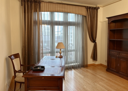 <h3>Элитная квартира в сердце Казани: статус, комфорт, безупречный вкус!</h3><p>Предлагаю купить роскошную квартиру в самом престижном жилом комплексе Казани — по адресу <strong>ул. Малая Красная, д. 3</strong>.