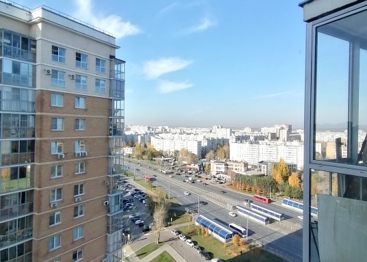        Предлагаю купить двухкомнатную квартиру в жилом комплексе «Синяя птица», на улице проспект Ямашева, дом 103.<br /><br />        <strong>Квартира без обременений и ограничений, один собственник, вся сумма в договоре, чистая продажа, освобождение в день полного расчета.</strong><br /><br />      Расположена квартира на 15 этаже, откуда открывается великолепная панорама на город. Функциональная и продуманная планировка, просторный холл, гардеробная, сан.узел раздельный, Большие изолированные комнаты, квадратная кухня.