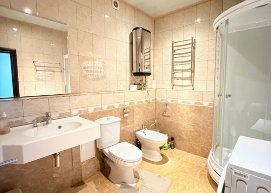 В шаговой доступности ГРК "Kорстон", парк Горького,скверы, Дворцовая набережная, Большая Красная, Карла Маркса, Касаткина, Подлужная, Гоголя, Вишневского, Ершова.