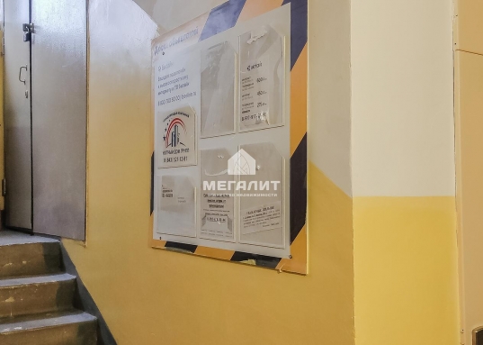 Продается 1-комнатная квартира на 5-ом этаже по ул. Абсалямова д. 28 (Ново-Савиновский район).<br /><br /><strong><em>О преимуществах квартиры:</em></strong><br />- не угловая, вид из окна на бульвар «Белые цветы»<br />- общая площадь квартиры 34,8 кв.м, без лоджии 33,7 кв.м<br />- кухня правильной формы 9,1 кв.м с выходом на застекленную лоджию<br />- совмещенный санузел 3,1 кв.м<br />- в прихожей имеется удобное место для гардеробного шкафа<br />- просторный закрытый тамбур на 3 квартиры<br />- в квартире все остается<br />- ремонт можно сделать по своему вкусу<br /><br /><em><strong>О доме и инфраструктуре:</strong></em><br />- дом с идеально чистым подъездом и новой входной группой<br />- 2001 года постройки<br />- новый лифт<br />- благоустроенный двор с детской площадкой<br />- рядом детские сады и престижные школы<br />- парки и скверы для прогулок и отдыха<br />- до метро «Козья Слобода» 12 минут пешком<br />- до остановок общественного транспорта 5 минут пешком<br />- рядом ТЦ Парк Хаус, Парк Победы, ТЦ Тандем, набережная Казанки, Чаша, Лемана Про, Татнефть арена, РК Ривьера – все в шаговой доступности<br /><br /><em><strong>О документах:</strong></em><br />- 1 взрослый собственник<br />- без занижений и обременений<br />- проходит по ипотеке<br />- чистая продажа<br /><br />Рядом расположены улицы: Чистопольская, Мусина, Меридианная, Четаева, Сибгата Хакима, Ямашева, Амирхана.<br /><strong>Звоните, покажем в удобное для Вас время.</strong><br /><br /><em><strong>С уважением, ваш гид в мире недвижимости, Эльмира Шайдуллина.<br />АН «МЕГАЛИТ» основано в 2004 году.