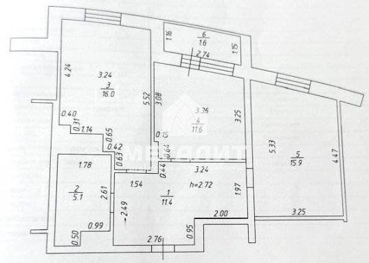 В продаже 2-комнатная квартира 60 кв.м. в кирпичном доме 2013 года постройки.<br />Чистая, светлая, уютная квартира расположена на 2 этаже 17-этажного кирпичного дома в Московском районе по адресу ул. Декабристов, 89В.<br /><br />До центра города 5 минут на машине, до станций метро «Козья слобода» и «Яшьлек» 10 мин пешком.<br /><br /><strong>О квартире:</strong><br />- комнаты 15,9 и 11,6 кв.м.<br />- просторная кухня правильной формы со встроенным гарнитуром и техникой 16 кв.м.<br />- санузел совмещен в кафеле, установлен водонагреватель, стиральная машина<br />- лоджия обшита и застеклена<br />- в квартире хороший ремонт в светлых тонах.<br /><br /><strong>О доме:</strong><br />- дом 2013 года постройки<br />- закрытая территория<br />- наземная парковка<br /><br /><strong>Об инфраструктуре:</strong><br />- остановка общественного транспорта в 2-х минутах ходьбы<br />- рядом гимназия №12, школа №135, три детских сада<br />- в шаговой доступности ТРЦ "Тандем", множество магазинов, ДК Химиков и «Сосновая Роща»<br /><br /><strong>О документах:</strong><br />- один взрослый собственник<br />- более 5 лет в собственности<br />- квартира без долгов и обременений<br />- проходит по ипотеке<br />- свободна от проживания.<br /><br /><br />Рядом находятся улицы: М.