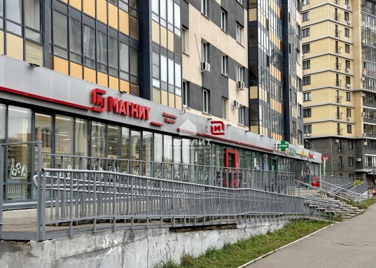 квартиру в ЖК "Светлая долина" - одном из самых востребованных семейных ЖК в Советском районе г. Казани со своей развитой инфраструктурой.<br /><br /><strong>Квартира общей площадью 41,3 м2 расположена на 10 этаже 19-этажного дома полностью готова к комфортному проживанию:</strong><br />- квадратная кухня 9.7 м2 с выходом на застеленную лоджию<br />- комната 17.3 м2 + отдельная гардеробная, благодаря чему в комнате всегда будет порядок<br />- просторный совмещенный санузел с ванной и новым накопительным водонагревателем<br />- по договоренности готовы оставить мебель<br /><br />Современный двор с большой детской площадкой, зоной ворк аута, футбольной и баскетбольной площадкой. <br /><br /><strong>Приобретая эту квартиру Вы получаете больше, чем стены, а именно:</strong><br /><br />1.