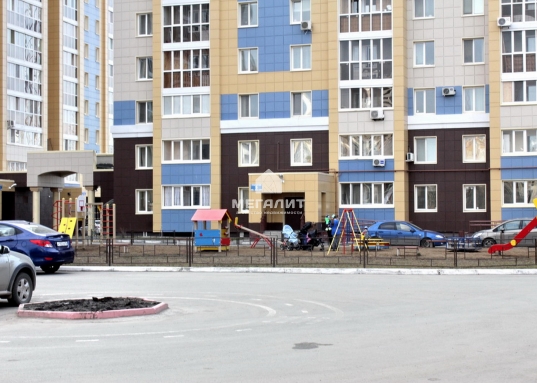 Предлагаем снять замечательную квартиру в центре города по адресу: ул. Спартаковская, дом 165, расположенную в новом доме на 3 этаже.