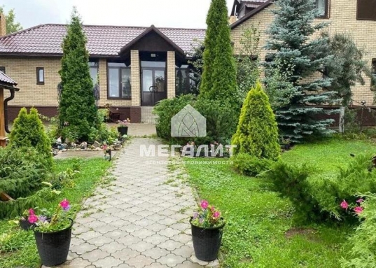 Адрес: ул. Центральная, Площадь дома: 200,6 м<sup>2</sup>, Площадь участка: 16,3 соток, Поселок: с. Матюшино, Район: Верхнеуслонский