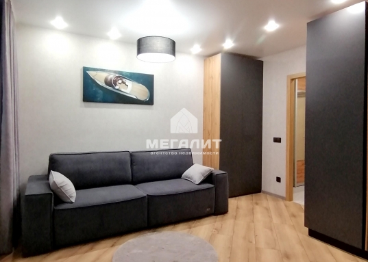 Новый дизайнерский ремонт в спокойных пастельных тонах.