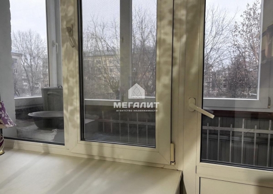 ремонта
- дружные соседи
- просторный двор, много зелени
- наземная парковка

Об инфраструктуре:
- остановка общественного транспорта в 2-х минутах ходьбы
- школы и детские сады в шаговой доступности
- рядом ТЦ «Тандем», Московский рынок, Дк «Химиков» 
- в шаговой доступности метро «Яшлек» и «Северный вокзал»                                                                                                      

Рядом находятся улицы: Волгоградская, Ямашева, Декабристов, Восстания, Короленко, Гагарина.