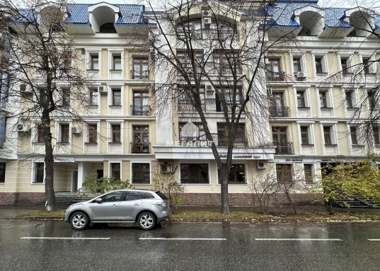 Адрес: ул. Малая Красная, дом 3, Количество комнат: 3, Общая площадь: 153.3 м<sup>2</sup>, Жилая площадь: 85 м<sup>2</sup>, Площадь кухни: 19.5 м<sup>2</sup>, Этаж: 4/5, Тип дома: Кирпичный, Район: Вахитовский