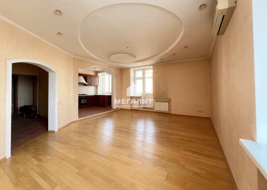 <strong>Уникальная возможность купить трехкомнатную квартиру общей площадью 96,8 м2 в центре Московского района!<br />Для тех , кто ценит комфорт и качество! </strong><br />Эксклюзивное предложение в Московском районе!